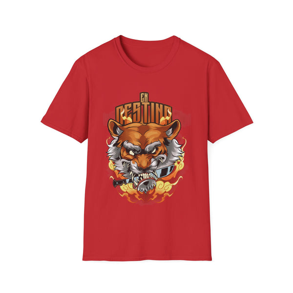 La camisa Killer Tiger de En Destino luce un impactante diseño de un feroz tigre con un cuchillo en la boca, listo para la acción. Sus audaces imágenes capturan la esencia del poder y el peligro, convirtiéndola en una prenda destacada para quienes buscan dejar huella. Perfecta para ropa informal o para iniciar una conversación, esta camisa combina un arte único con un toque divertido.