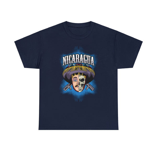 Este diseño único de camiseta está inspirado en El Gueguense, un destacado personaje festivo de Nicaragua. La obra presenta un marcado contraste: un lado muestra la intrincada máscara de El Gueguense y el otro, una calavera detallada. En la parte superior del diseño, la palabra "Nicaragua" se destaca con fuerza, celebrando el rico patrimonio cultural del país. La combinación de estos elementos crea una pieza visualmente cautivadora que rinde homenaje a las tradiciones y el folclore nicaragüenses.