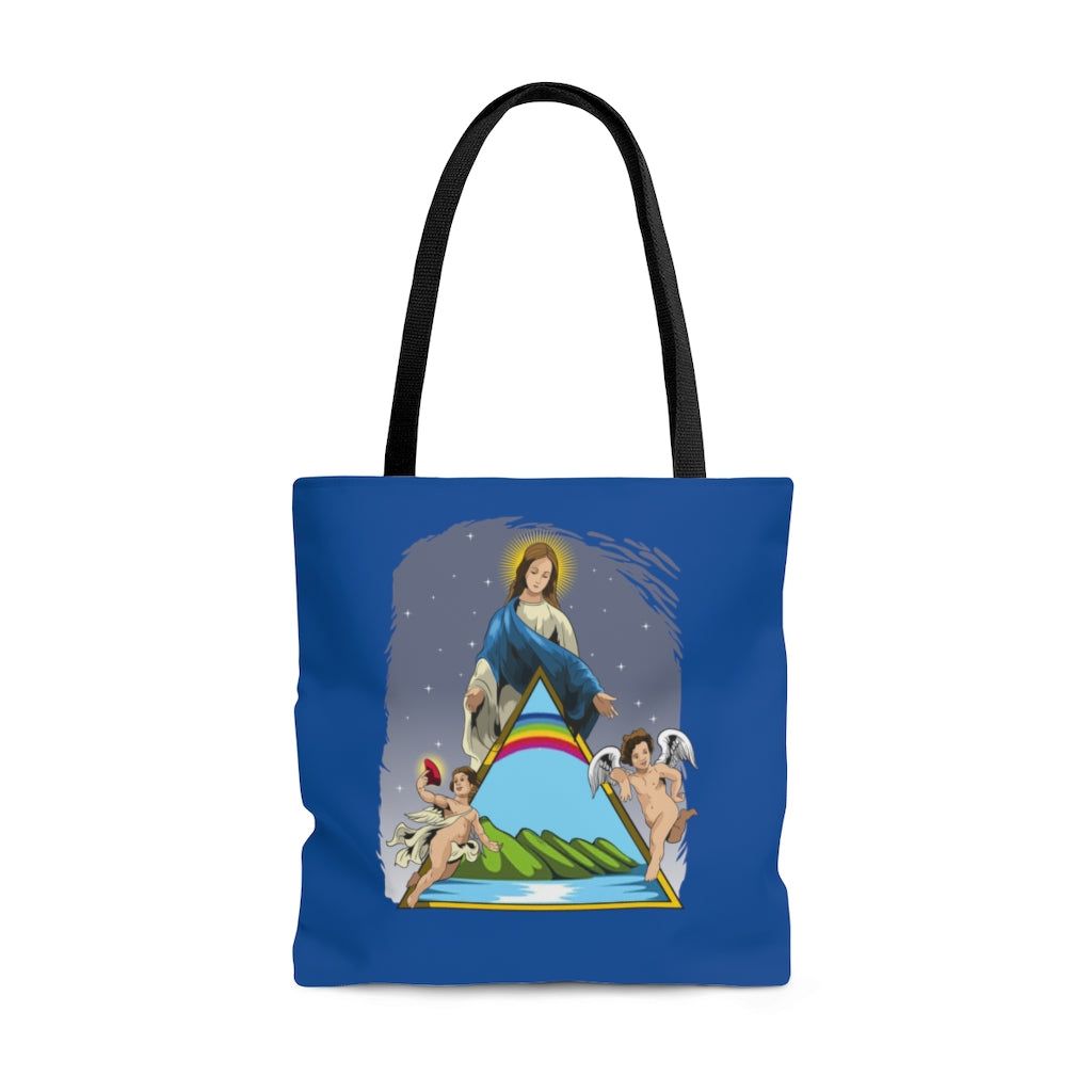 Este bolso de mano muestra una imagen de la Virgen María mirando el símbolo nacional de Nicaragua, acompañada de dos ángeles. Uno de los ángeles sostiene un gorro frigio en la mano. Disponible en azul y negro.