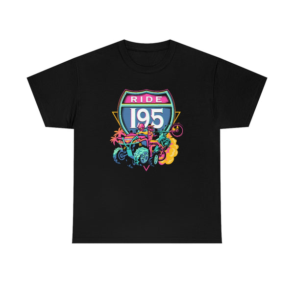 Esta elegante camiseta I95 para hombre muestra a un motociclista en una moto de cross y a otro en un vehículo todoterreno, capturando a la perfección el espíritu de aventura. El I95 significa Interstate Cross Florida (Interestatal Cross Florida), lo que resalta la vibrante conexión con la zona. Con sus llamativos colores de Miami, esta camiseta no es solo una prenda; es una pieza que se destaca.